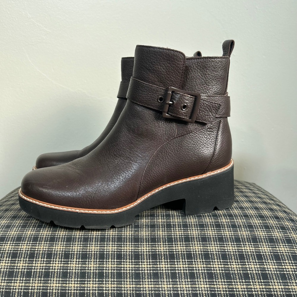 EUC Naturalizer Darry Ankle Boot Size 8.5 Brown Leather Lug Sole Buckle Detail